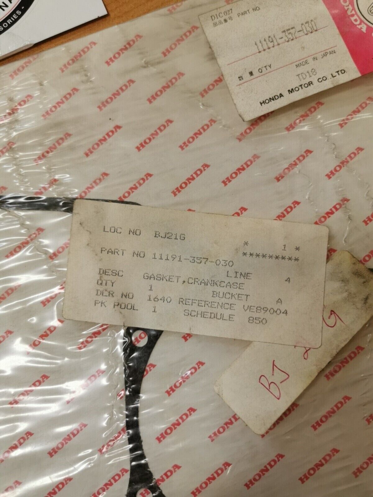 NOS Honda 1976 MT250 K1 CR250M GASKET, CRANKCASE 11191-357-030 H28