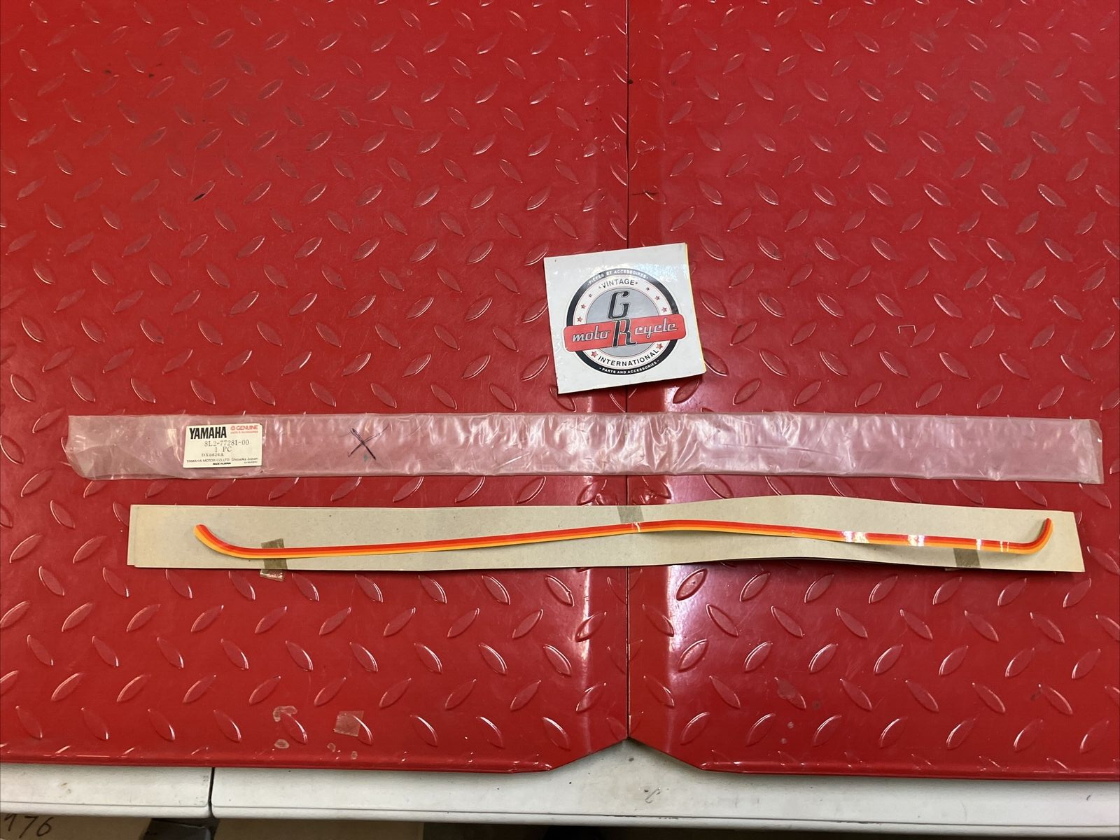 NOS Yamaha ET250 1981 DECAL STRIPE 1 8L2-77281-00-00 Y36