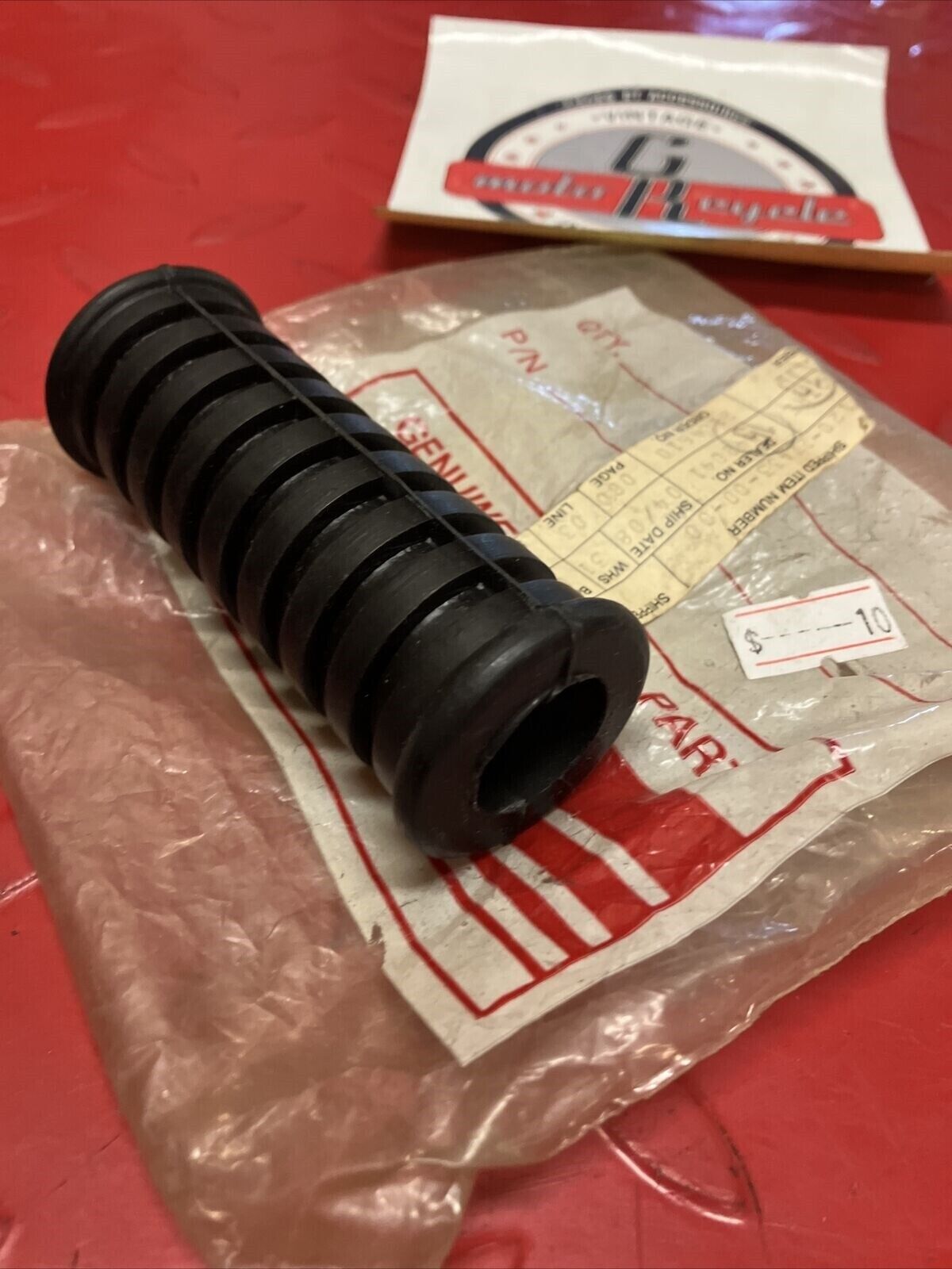 NOS YAMAHA FOOTPEG FOOTREST FOOT PEG REST COVER RUBBER 120-27433-00-00 Y60