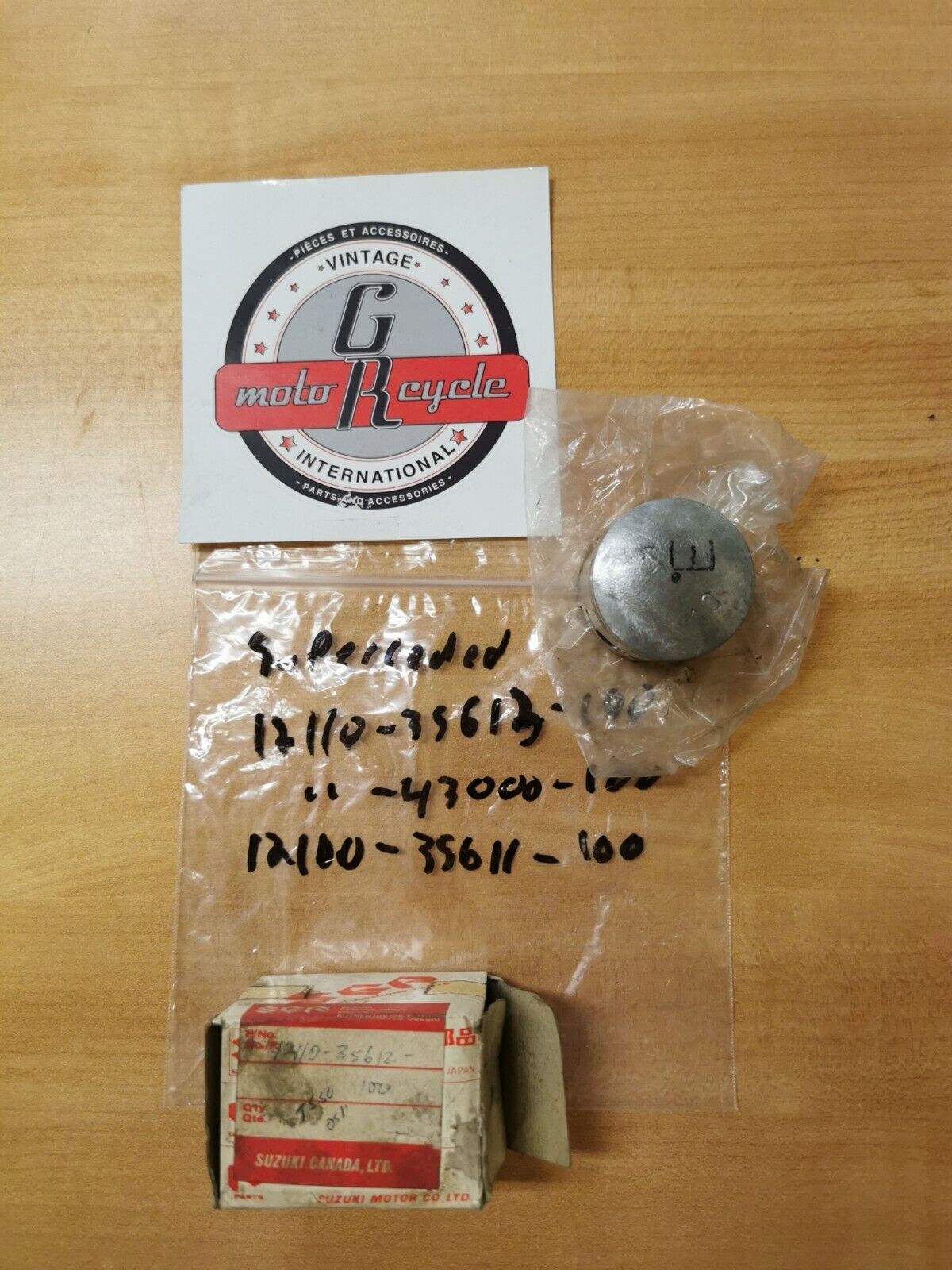 NOS SUZUKI PISTON Superseded 12110-35613-100 12110-43000-100 12100-35611-100 S7