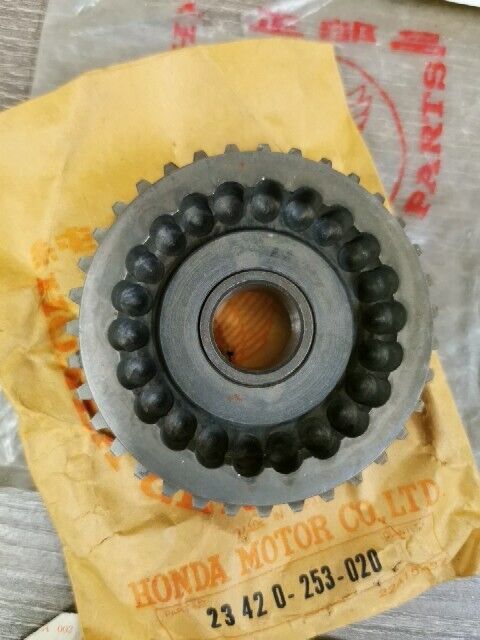 NOS HONDA C72 C77 CA77 CA72 1960 1961 GEAR 35T  23420-253-020 H88