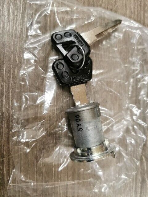 NOS YAMAHA XTZ12BCL  XTZ12BB 2012 2013  LOCK SET 23P-28406-00-00 Y104