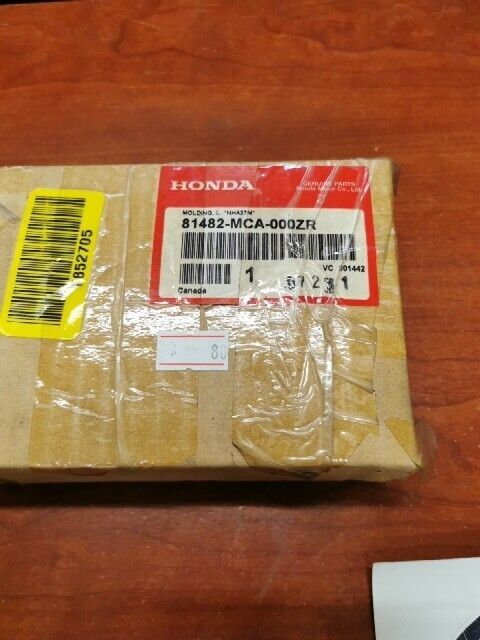 NOS Honda GL1800 LEFT REAR SADDLEBAG MOLDING 81482-MCA-000ZR H106