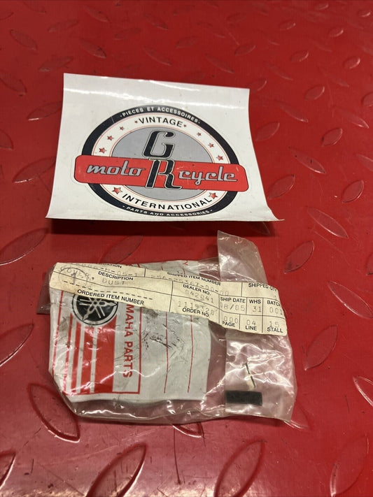NOS YAMAHA HUB DUST COVER 256-25367-00-00 Y64