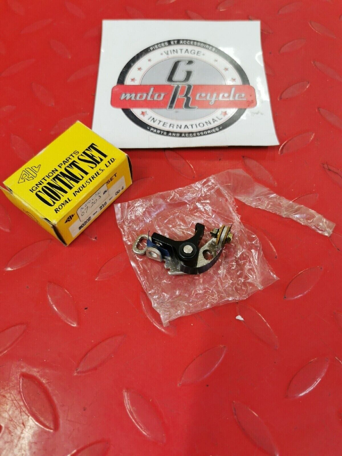 NOS HONDA  CS90 CA160 CB160 CB175  IGNITION CONTACT POINTS 30202-216-004  J11