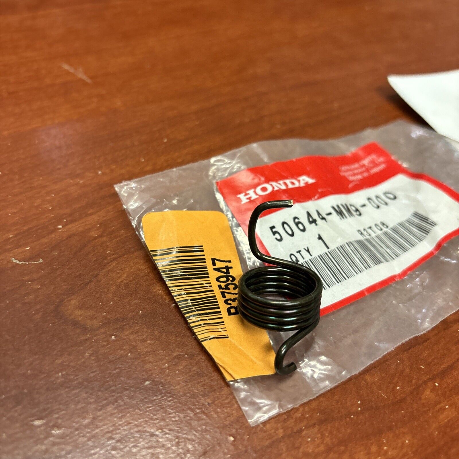 NOS Honda XL600V XL250 XL185S XL175K LEFT STEP RETURN SPRING 50644-MM9-000 H145