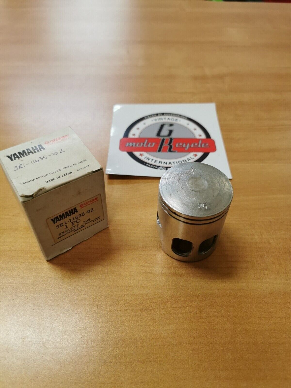 NOS YAMAHA YZ80 1980  PISTON 1 O/S 0.25    3R1-11635-02-00  Y45
