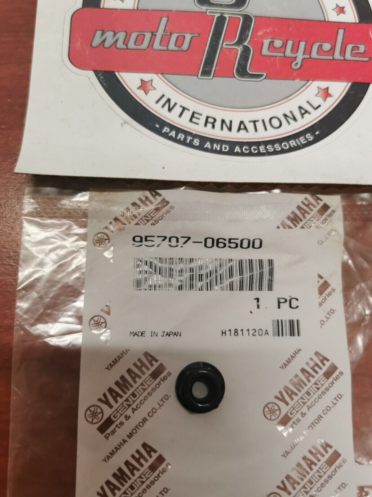 NOS Yamaha YS240 YG2800 EF2800 EF2500 EF2600 FLANGE NUT 95707-06500-00 Y81