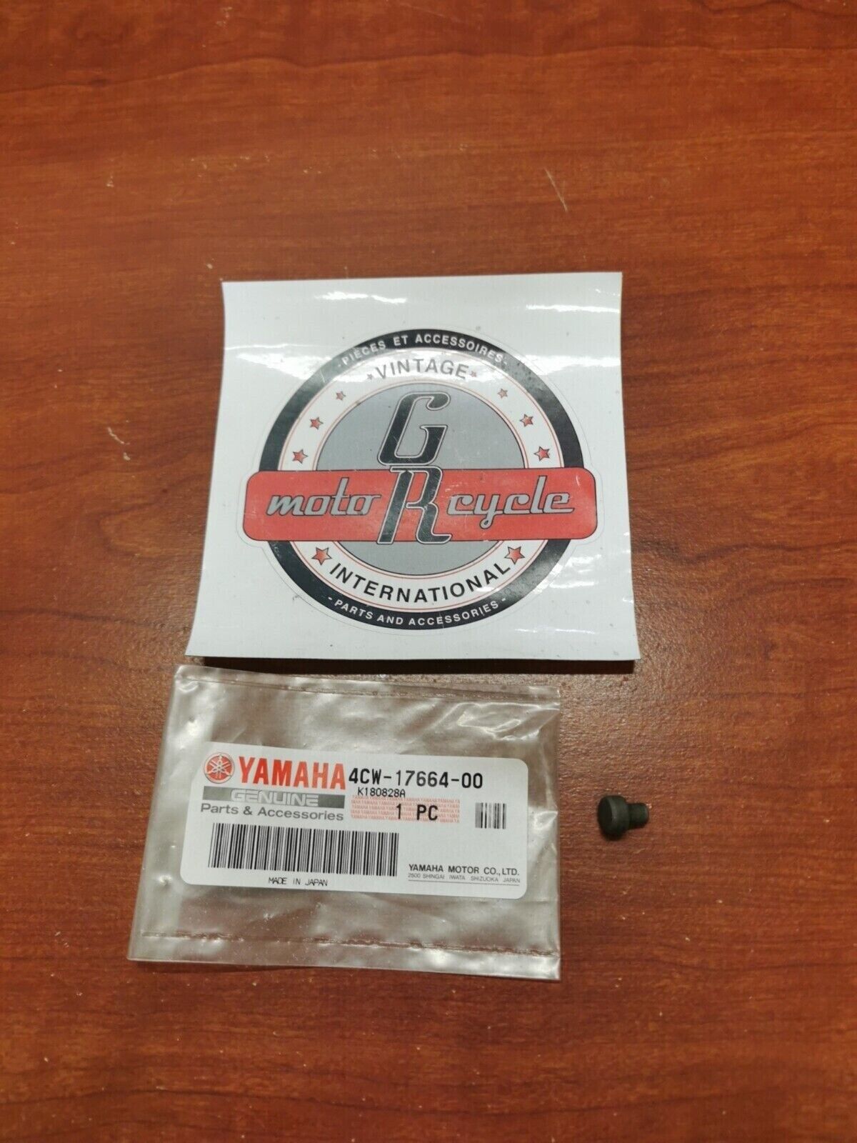 NOS Yamaha GUIDE PIN 4CW-17664-00-00 Y81