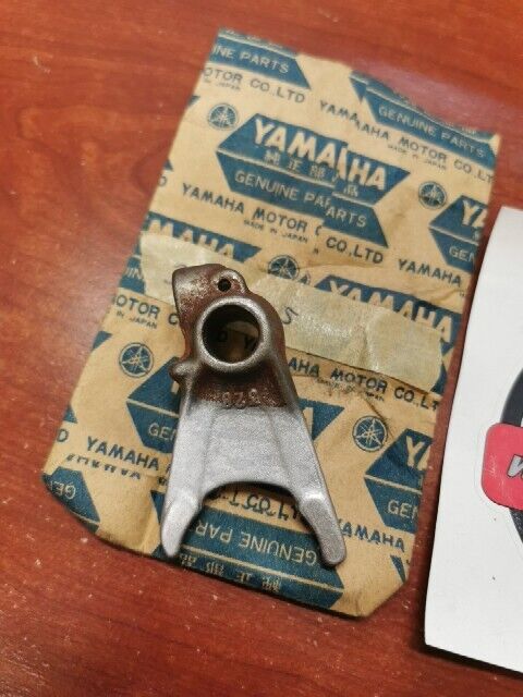 NOS Yamaha RD250 RD350 TZ250 SHIFT FORK 328-18511-00-00 SUB 328-18511-01-00 Y116