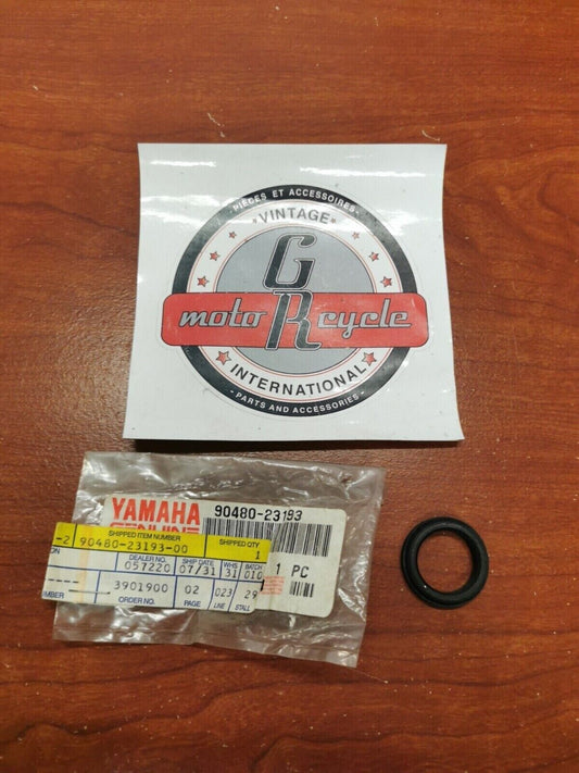 NOS Yamaha XJ650 FZ600 FJ600 XJ550 XJ700 YX600 XS400 GROMMET 90480-23193-00 Y100