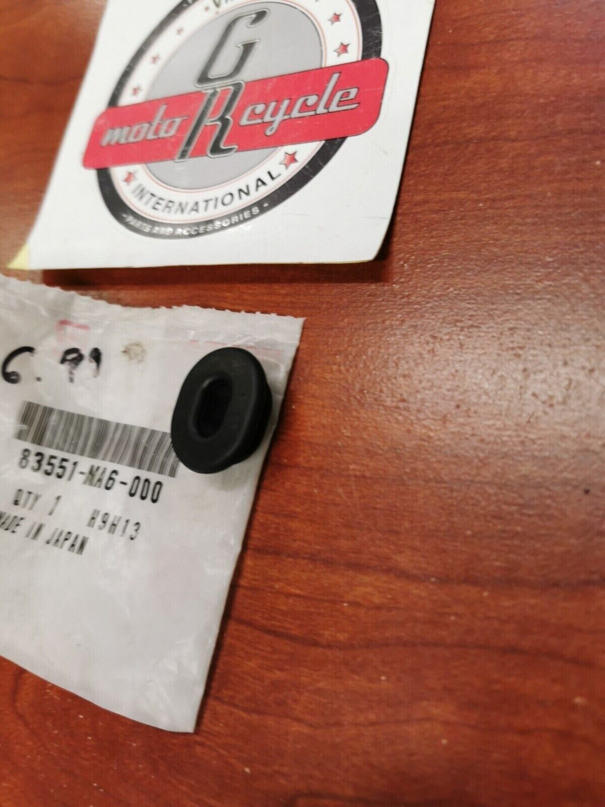 NOS Honda CX650 SXS1000 SXS700 SIDE COVER GROMMET 83551-MA6-000 H32