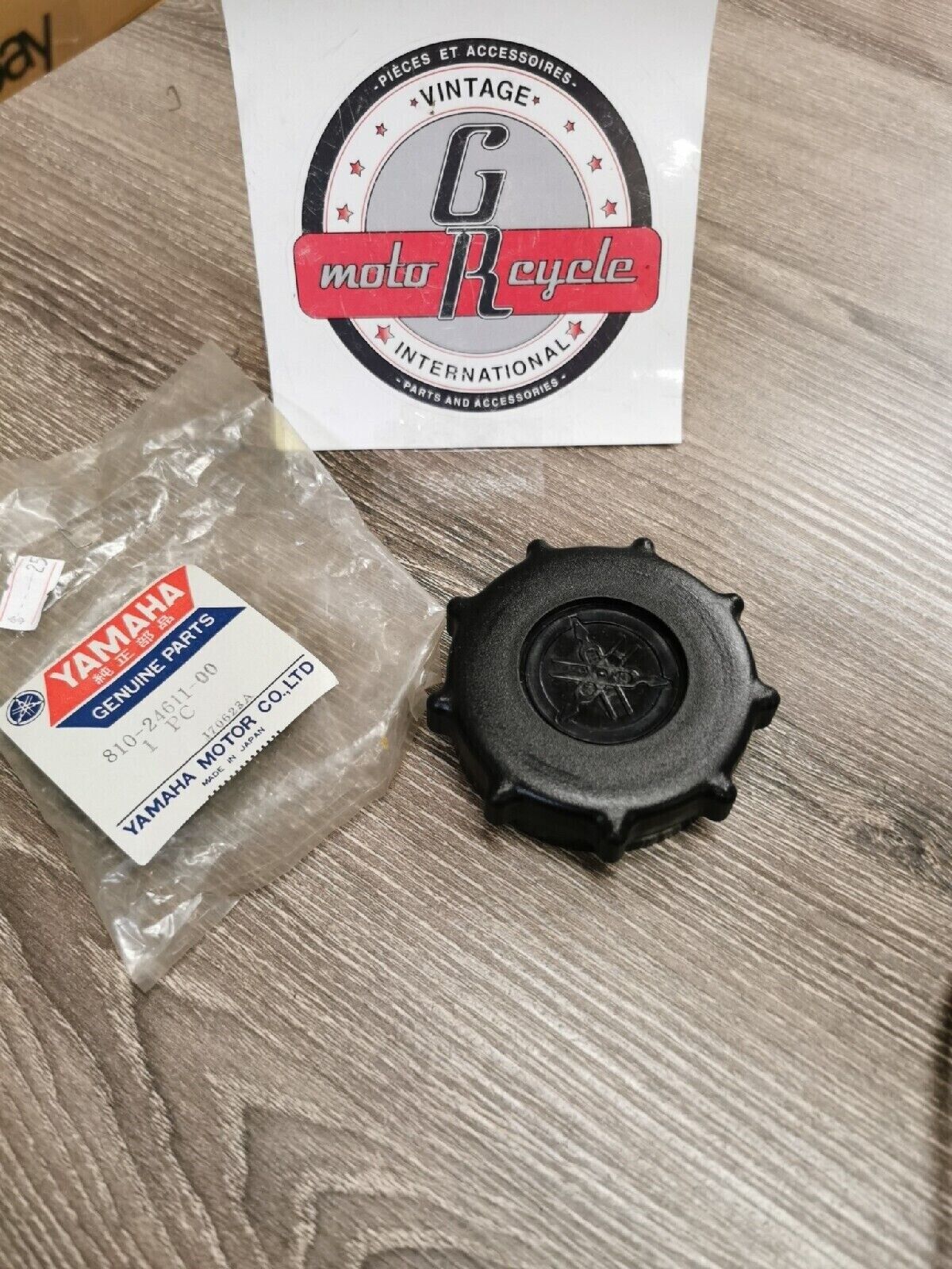 NOS YAMAHA SL292  GAS CAP BODY 810-24611 -00 Y57