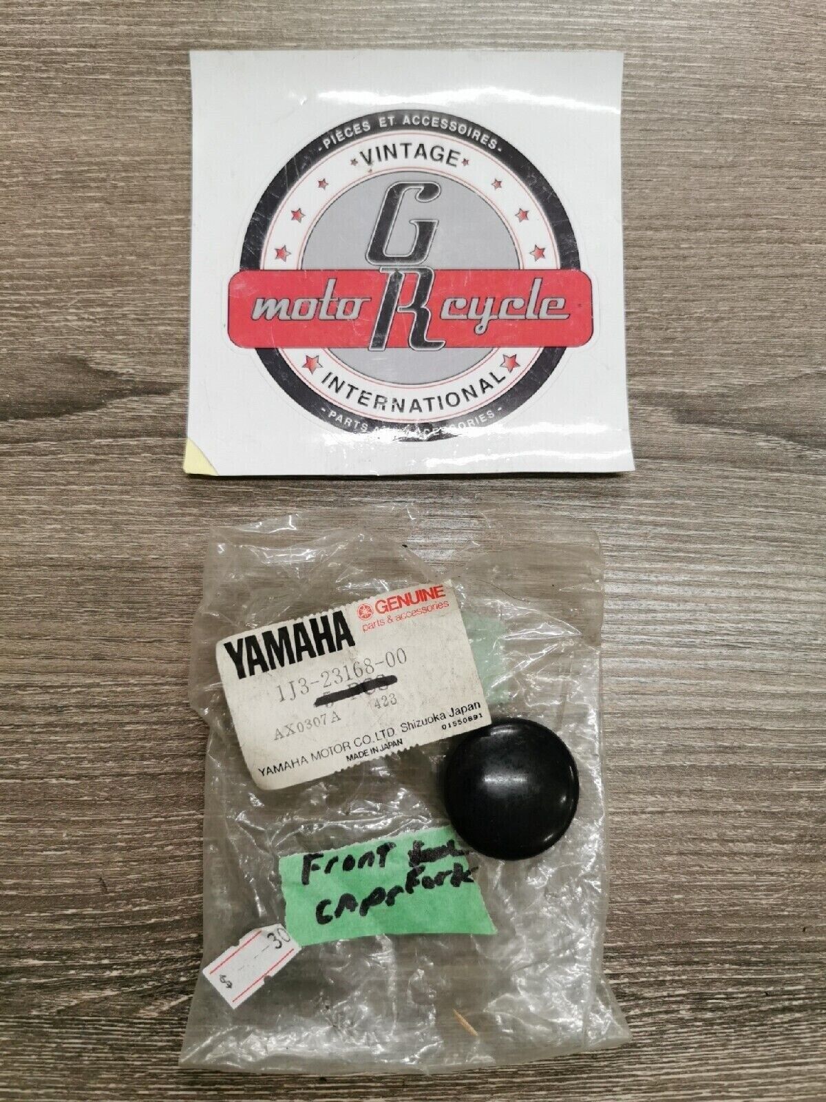 NOS YAMAHA CAP FRONT FORK 1J3-23168-00-00 Y55