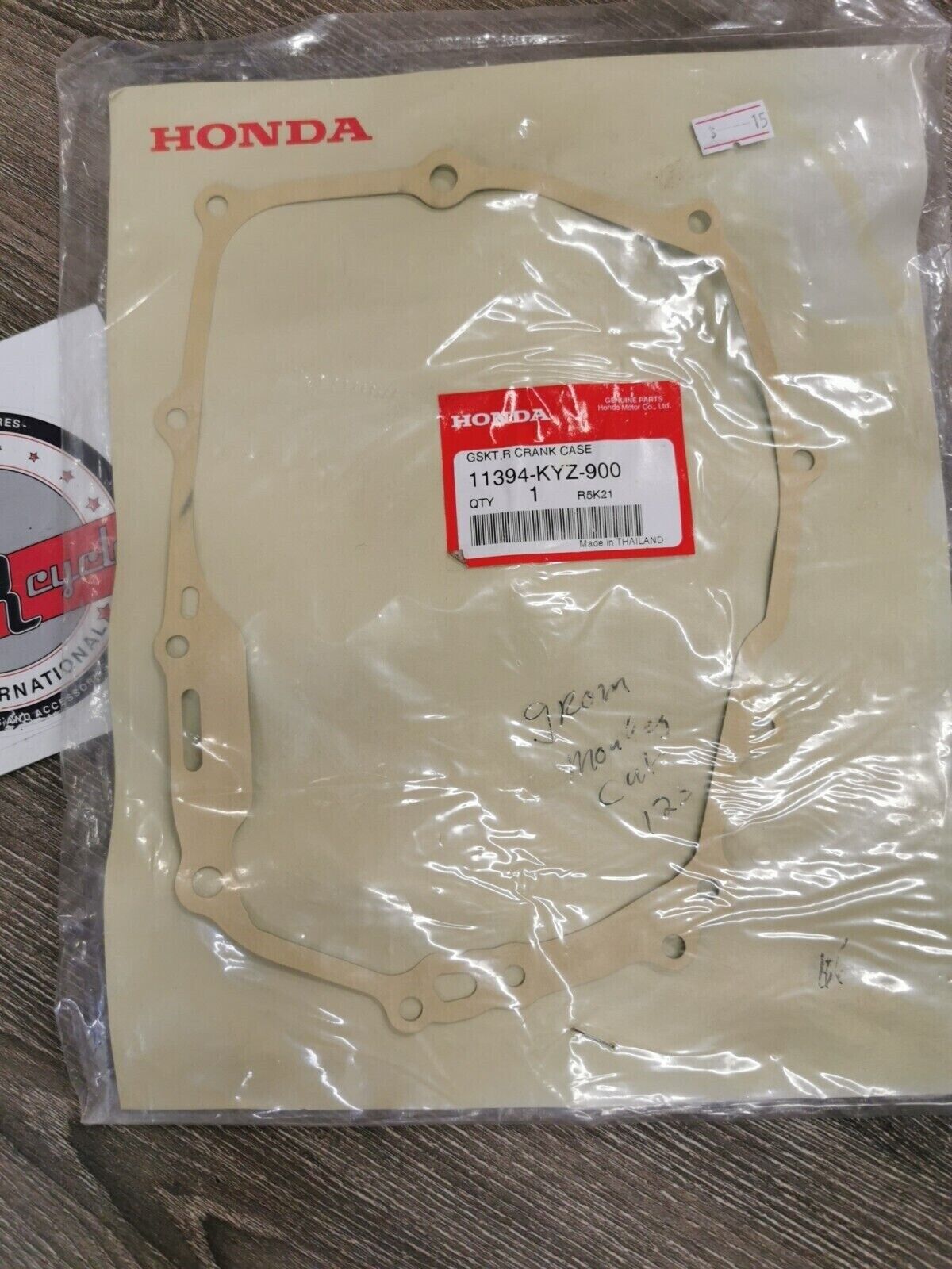NOS HONDA Super Cub C125 MSX125   GASKET  R  CRANKCASE COVER 11394-KYZ-900 H61