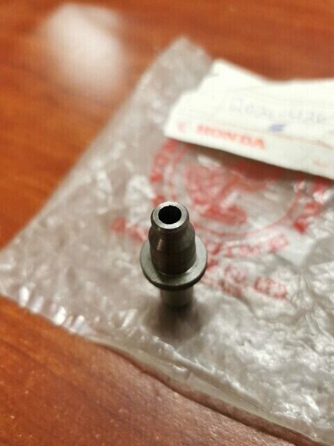 NOS Honda CB650/C/SC VALVE GUIDE SUB. 12021-426-405 SUB. 12204-KW1-405 H69