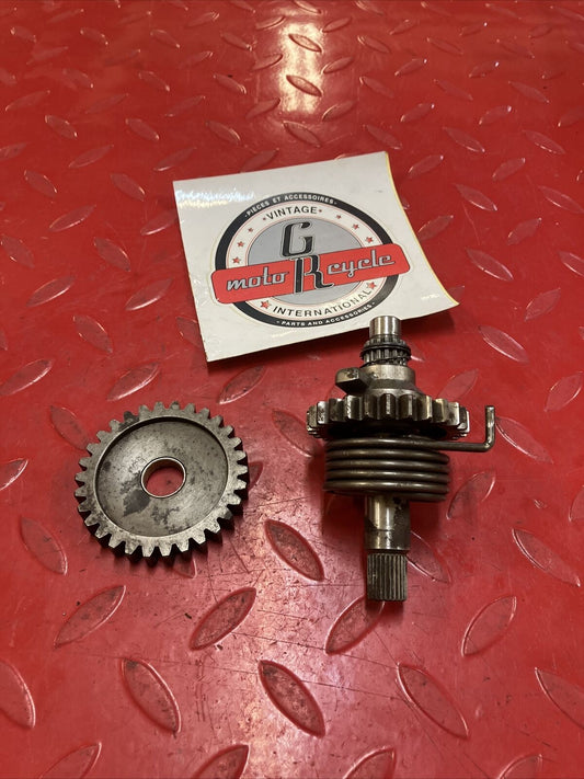 Kawasaki KX125 1983 kickstarter kick starter idle gear shaft spindle 59051-1036
