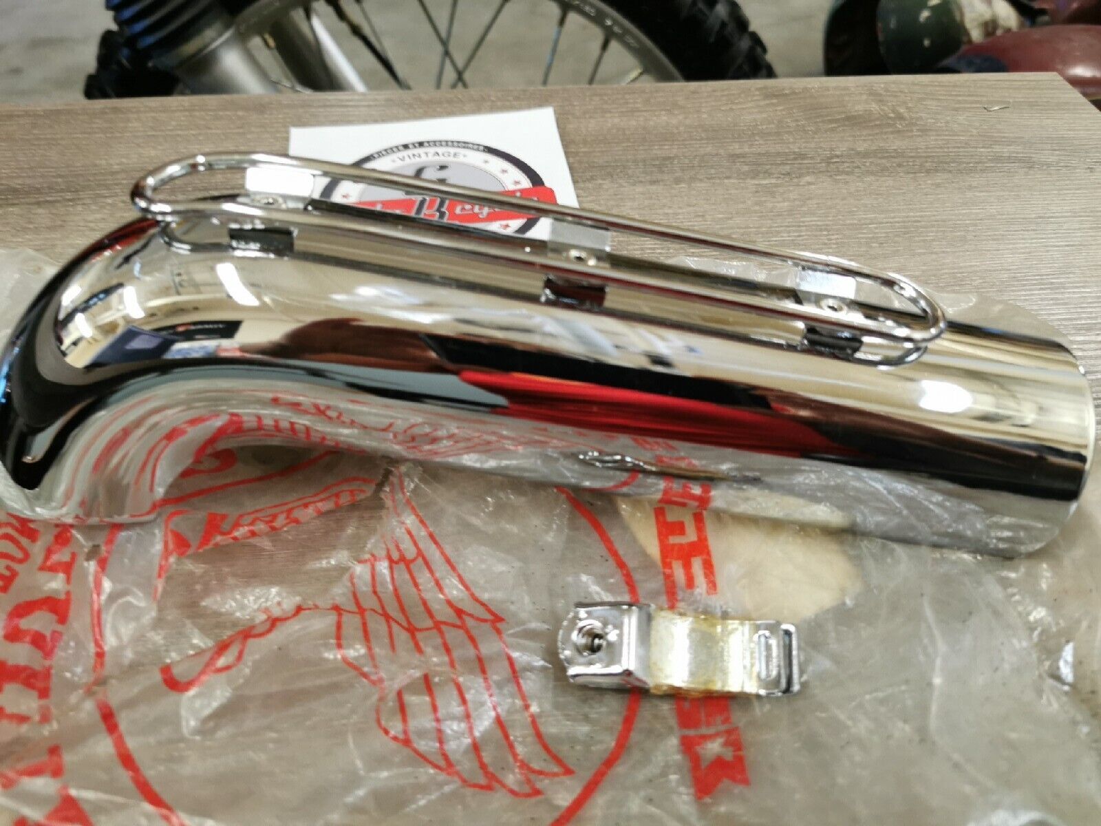 NOS HONDA VT700C VT750C 1983 - 1985 PROTECTOR  L  FR  EX  PIPE 18418-ME9-770 H44