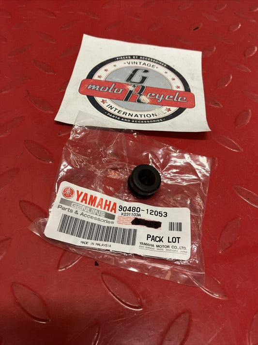 NEW Yamaha DT50 IT200 RT180 YTZ250 Side Panel Grommet 90480-12053-00 Y3
