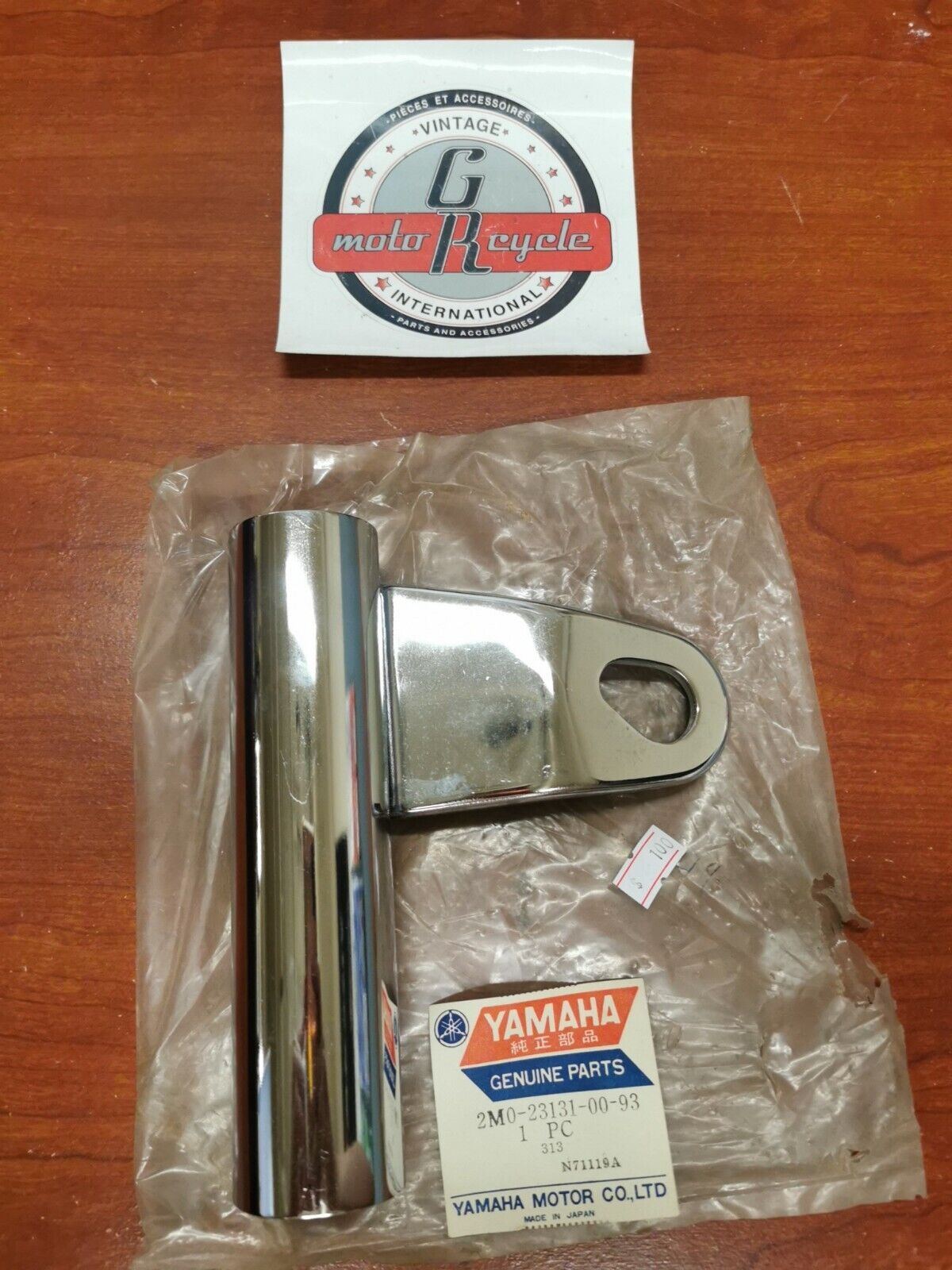 NOS Yamaha XS650 UPPER COVER 2 2M0-23131-00-93 Y86