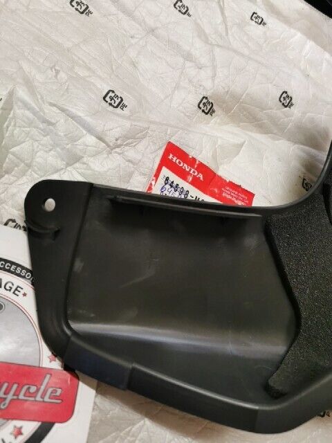 NOS Honda 2002 2003 CBR900RR RIGHT DUCT COVER 64593-MCJ-750ZA H106