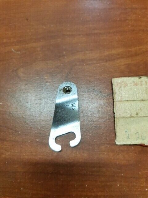 NOS Yamaha 1970 1971 XS1 WIRE GUIDE HOLDER 256-26393-00-00 Y109