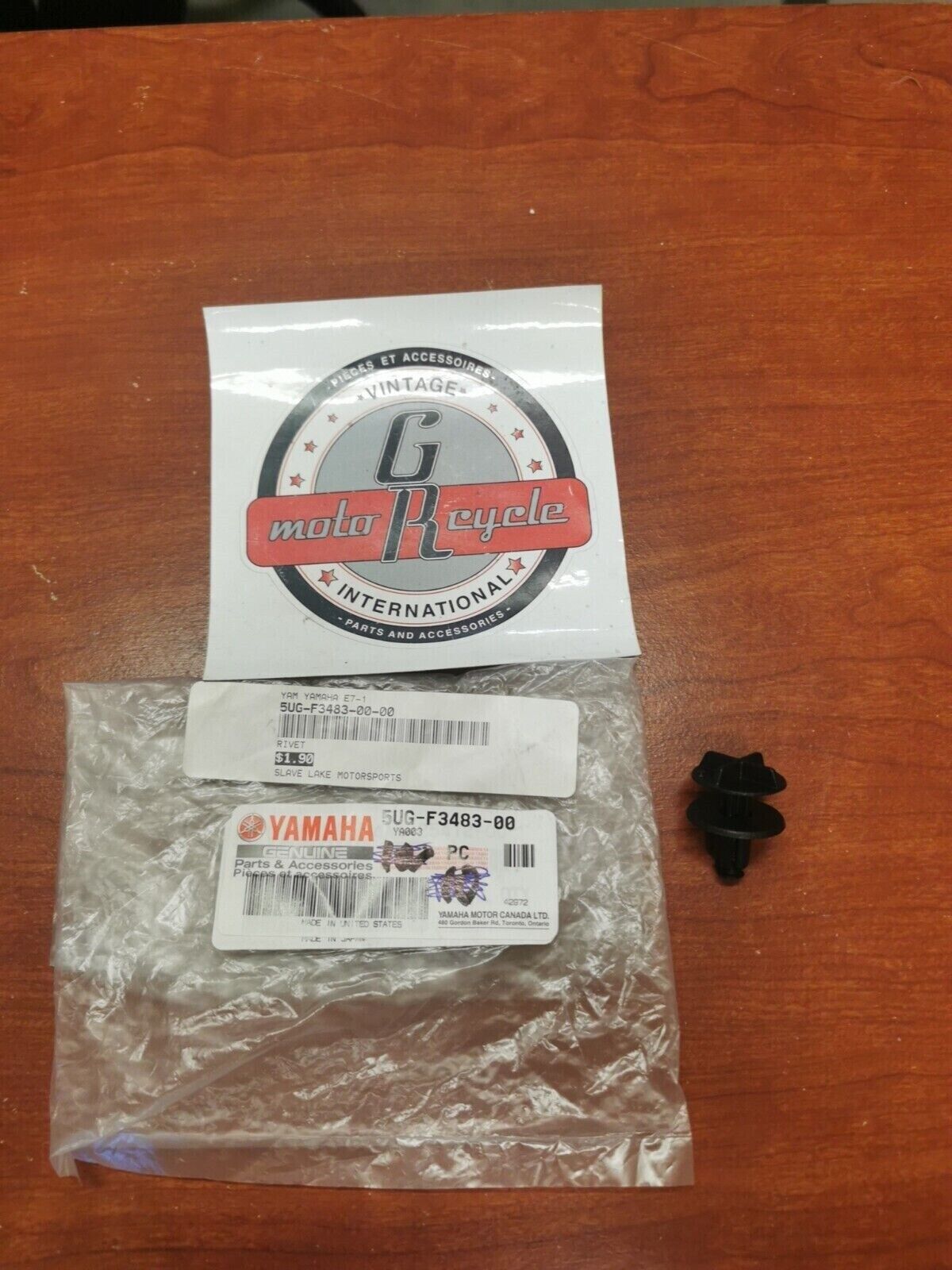 NOS Yamaha RIVET 5UG-F3483-00-00 Y82