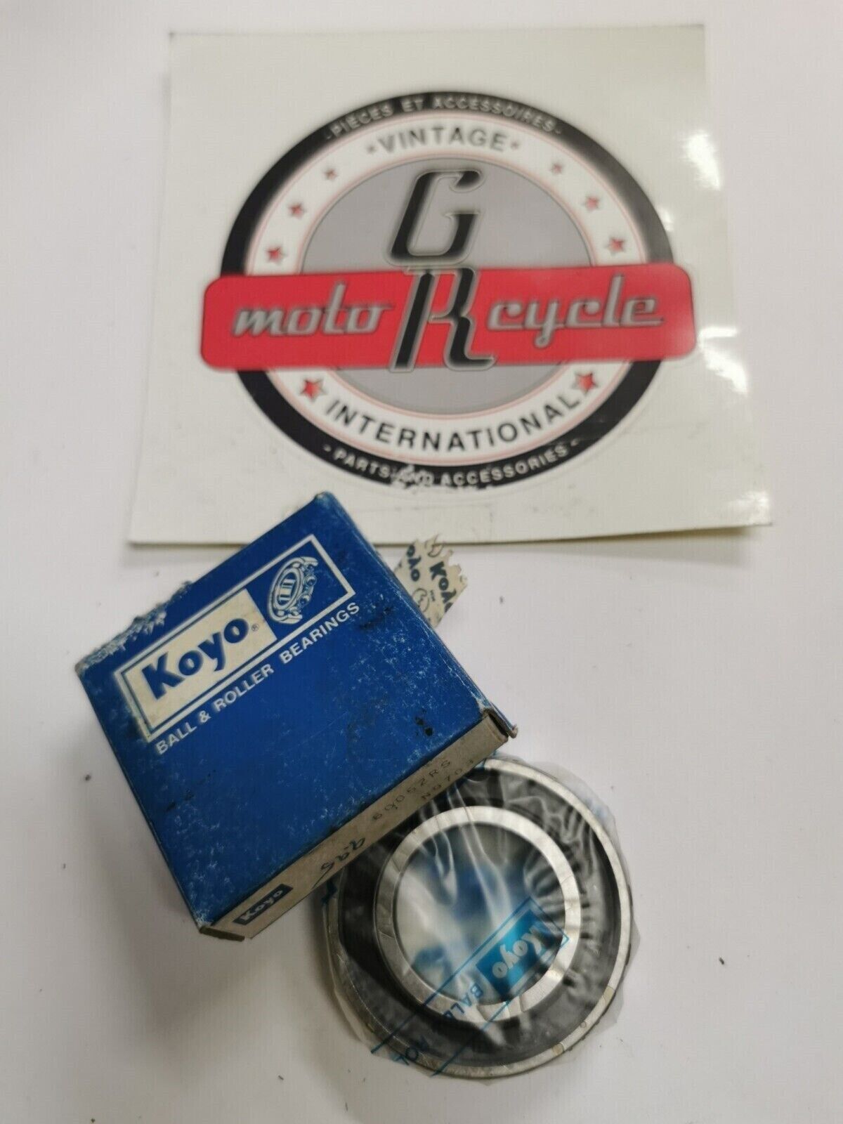 NOS KOYO Bearing Sealed 25x47x12 mm  60052RS J18