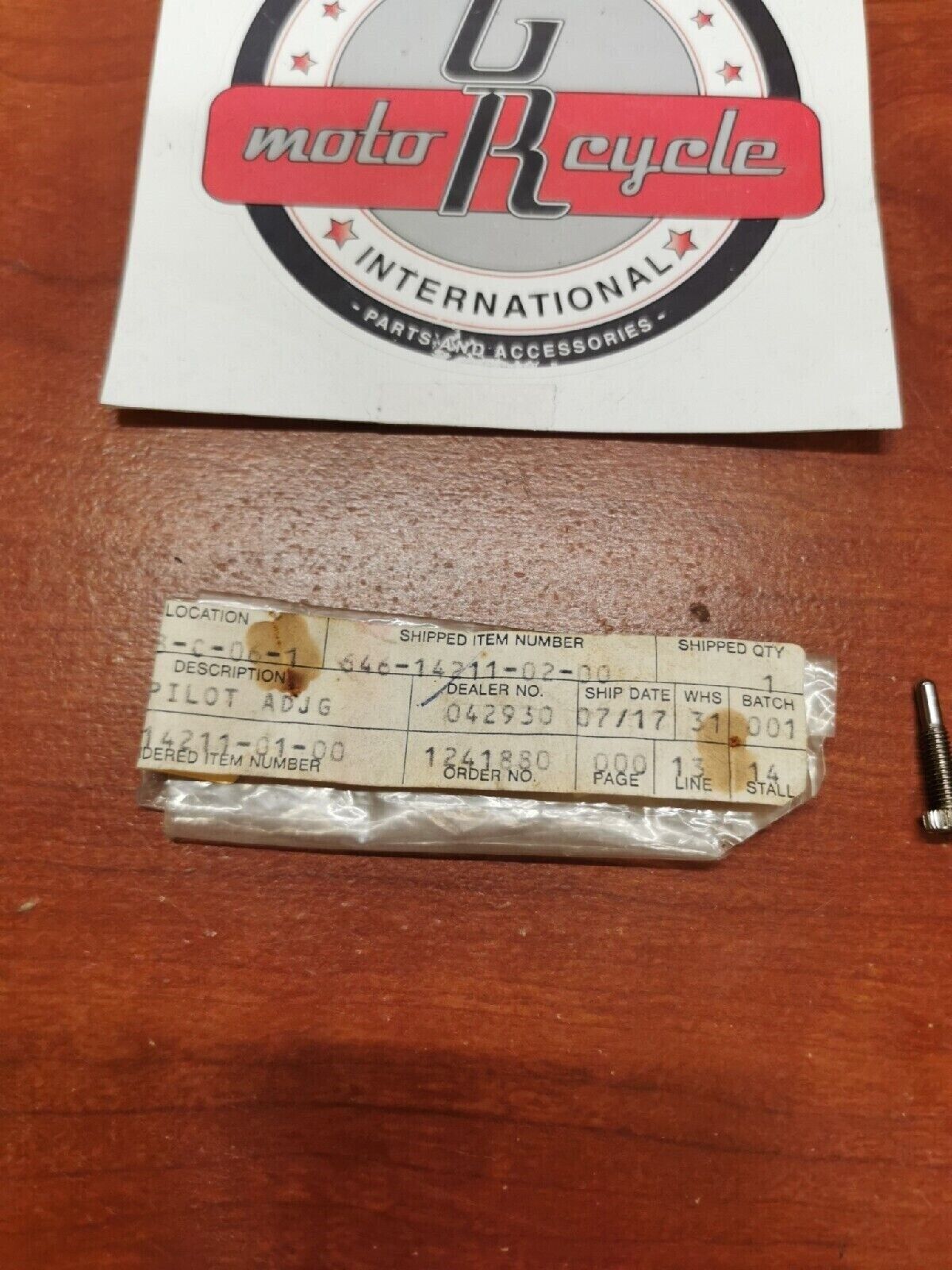 NOS Yamaha PILOT ADJUSTING SCREW 646-14211-02-00 Y69