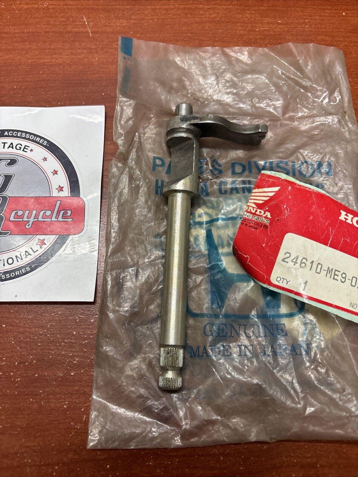 NOS Honda NV750C VT700C VT800C GEARSHIFT SPINDLE A 24610-ME9-020 H171