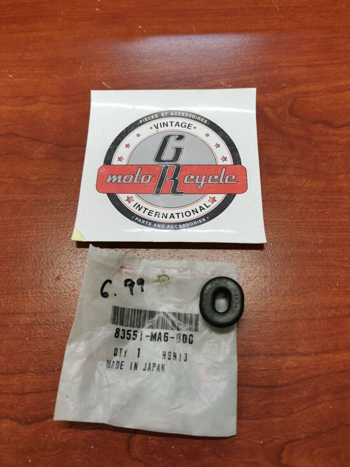 NOS Honda CX650 SXS1000 SXS700 SIDE COVER GROMMET 83551-MA6-000 H32