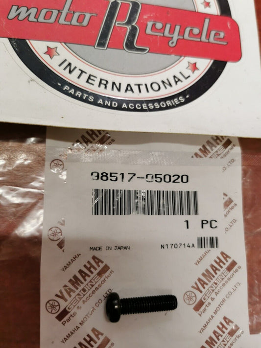 NEW NOS Yamaha EF3000 EF6600 YG6600 YG5200 PAN HEAD SCREW 98517-05020-00 Y84