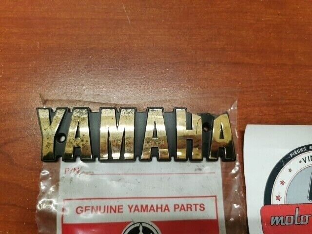 NOS Yamaha FUEL TANK EMBLEM (DAMAGED) 3G1-24162-00-00 SUB 4G7-24161-00-00 Y121