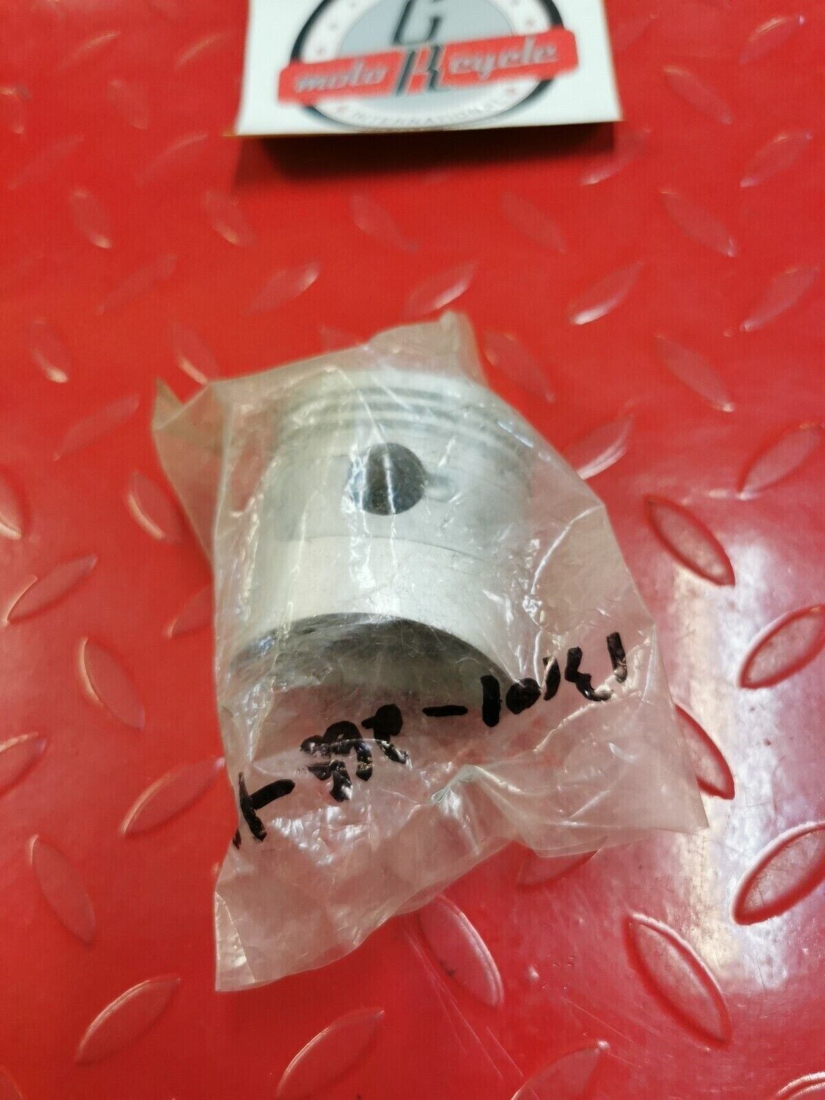 NOS Honda C77 1960 PISTON 13101-266-010 H14