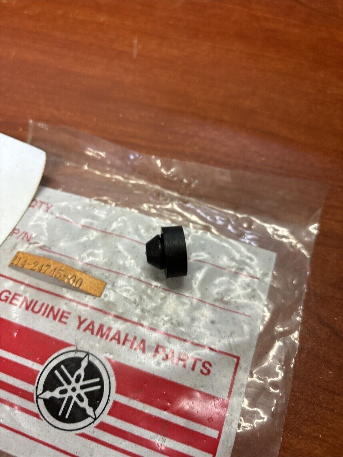 NOS Yamaha MAIN STAND STOPPER 214-24745-00-00 SUB 116-27114-00-00 Y182