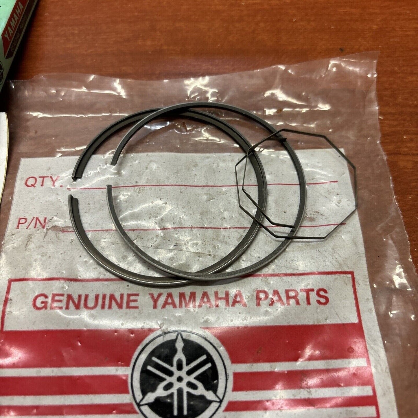 NOS Yamaha 1970 - 1972 R5 PISTON RING 0.25 360-11610-12-00 Y174