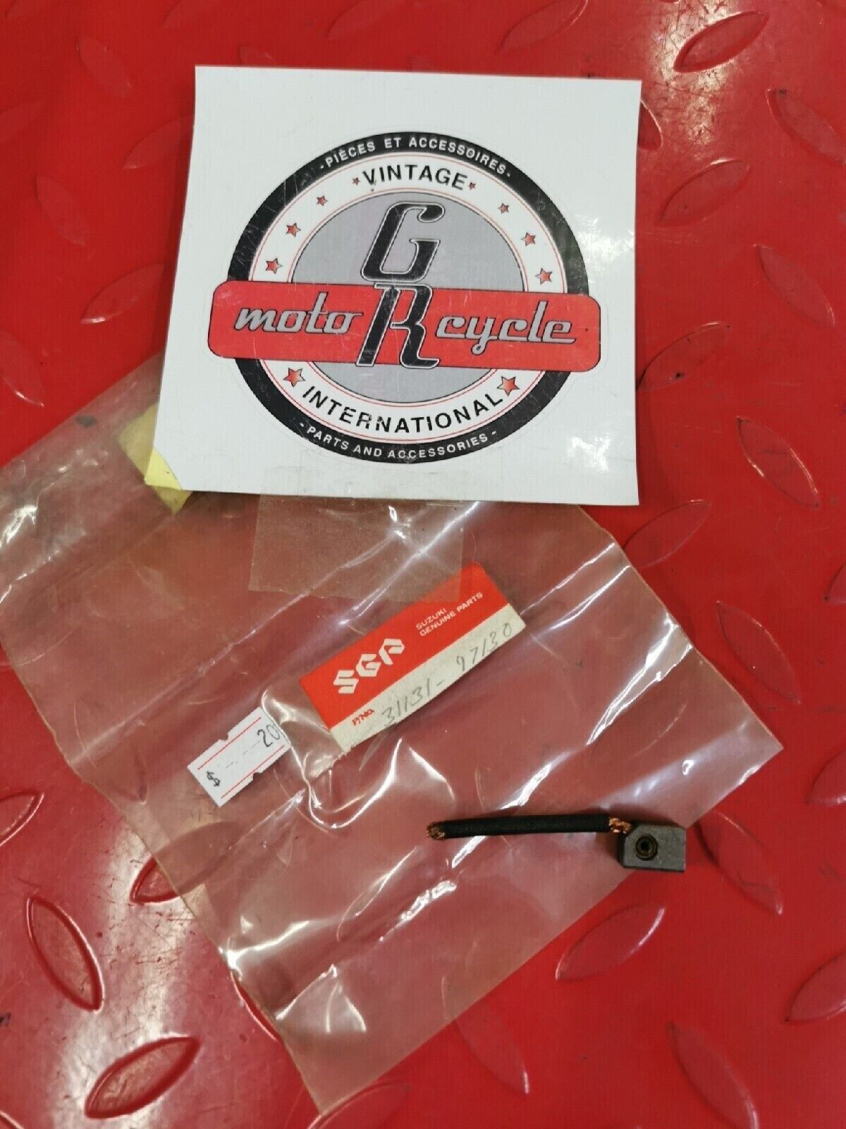 NOS SUZUKI  BRUSH 31131-97130  S12