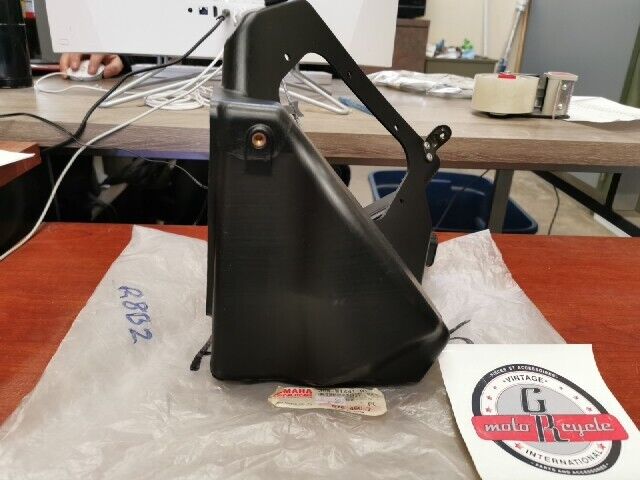 NOS Yamaha YZ125 AIR CLEANER CASE 39W-W1441-01-00 SUB 39W-W1441-00-00 Y107