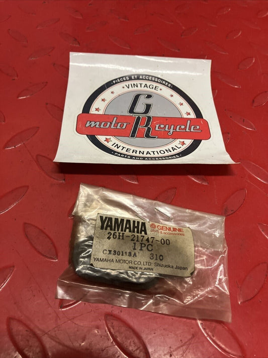 NOS YAMAHA RUBBER DAMPER 26H-21747-00-00 Y65