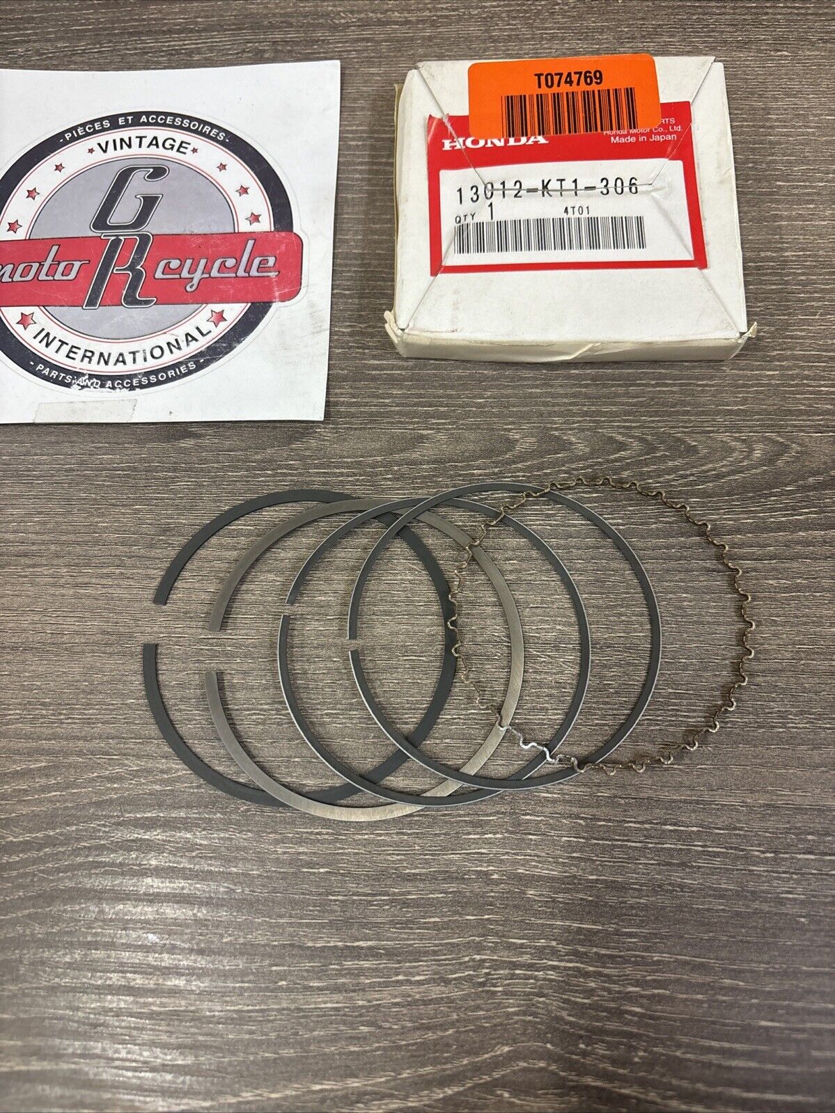 NOS Honda XL250R XR250L XR250R PISTON RING O/S 0.25 13012-KT1-306 H136