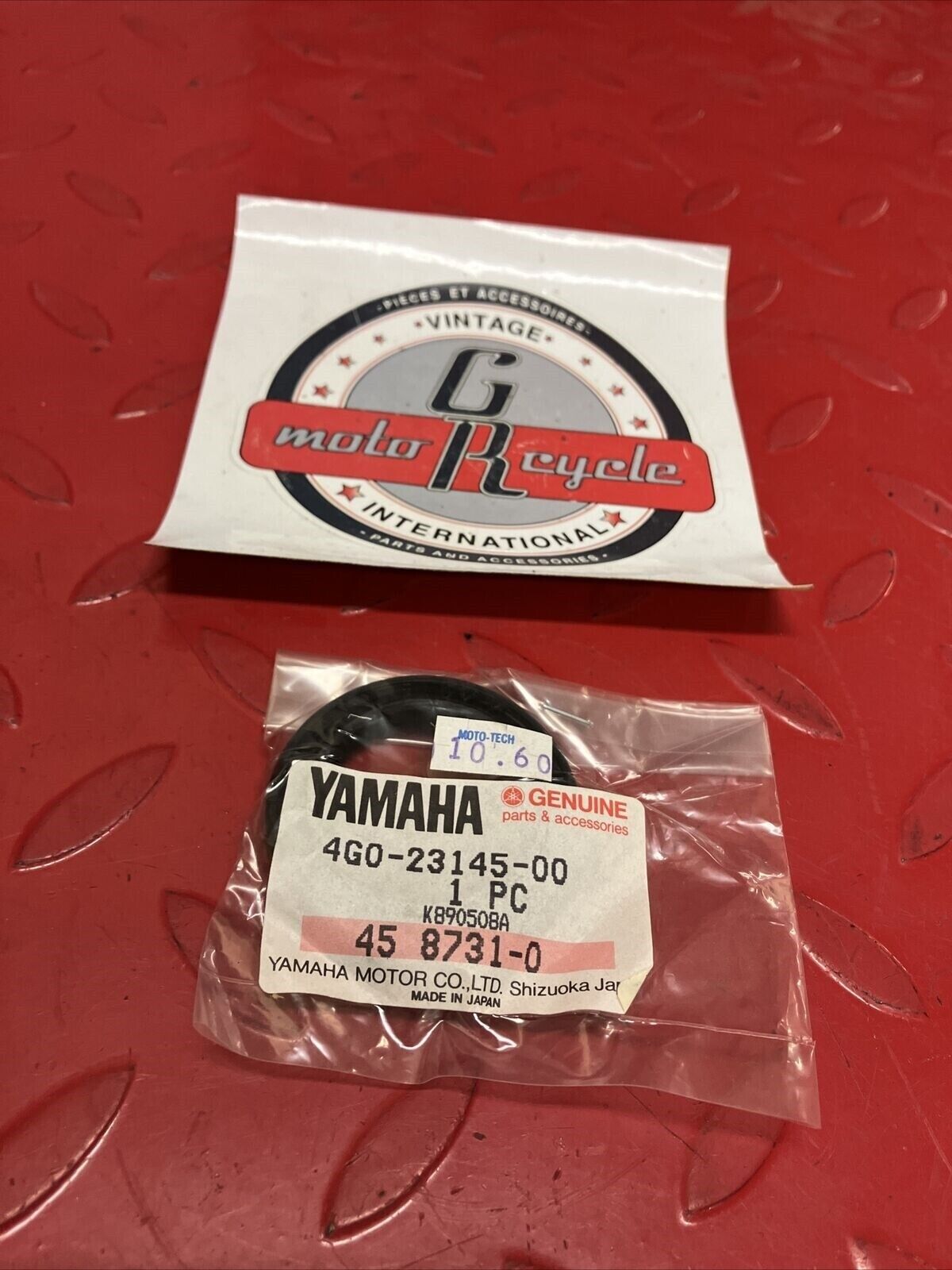 NOS YAMAHA FRONT FORK OIL SEAL 4G0-23145-00-00 Y63