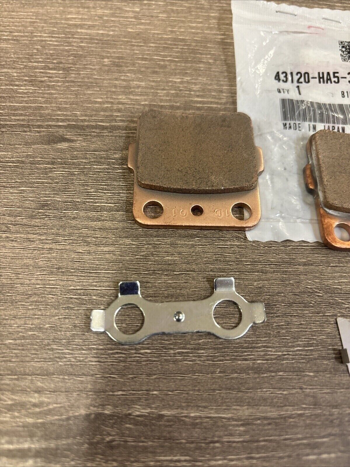 NOS Honda ATC200X TRX300EX REAR BRAKE PAD SET 43120-HA5-305 H117