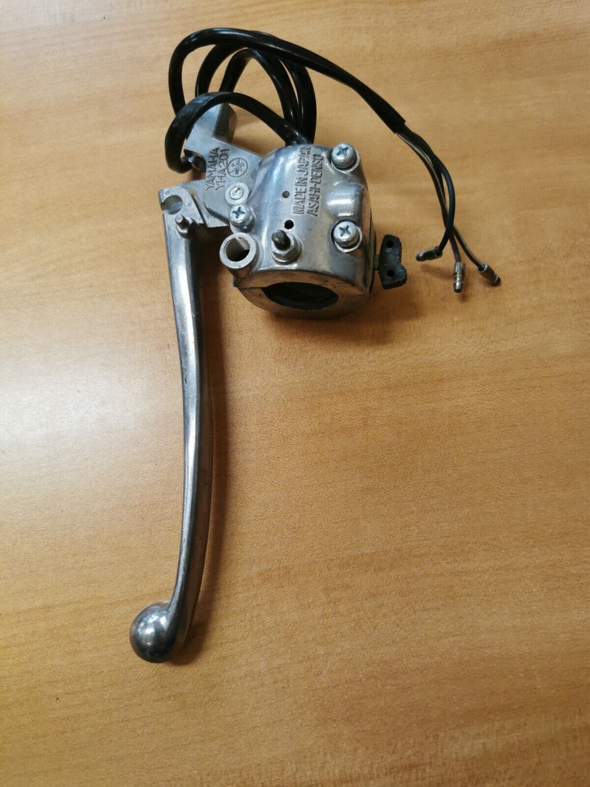 NOS YAMAHA LEVER HOLDER ASSEMBLY RIGHT  218-82920-00-00 Y38