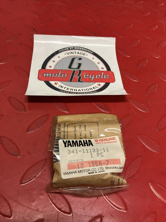 NOS YAMAHA INTAKE VALVE GUIDE 341-11133-11-00 Y63