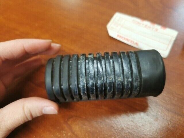 NOS Honda CB125TD CB400SS CB650 CB750 CB900 FOOTPEG RUBBER 50661-425-670 H99