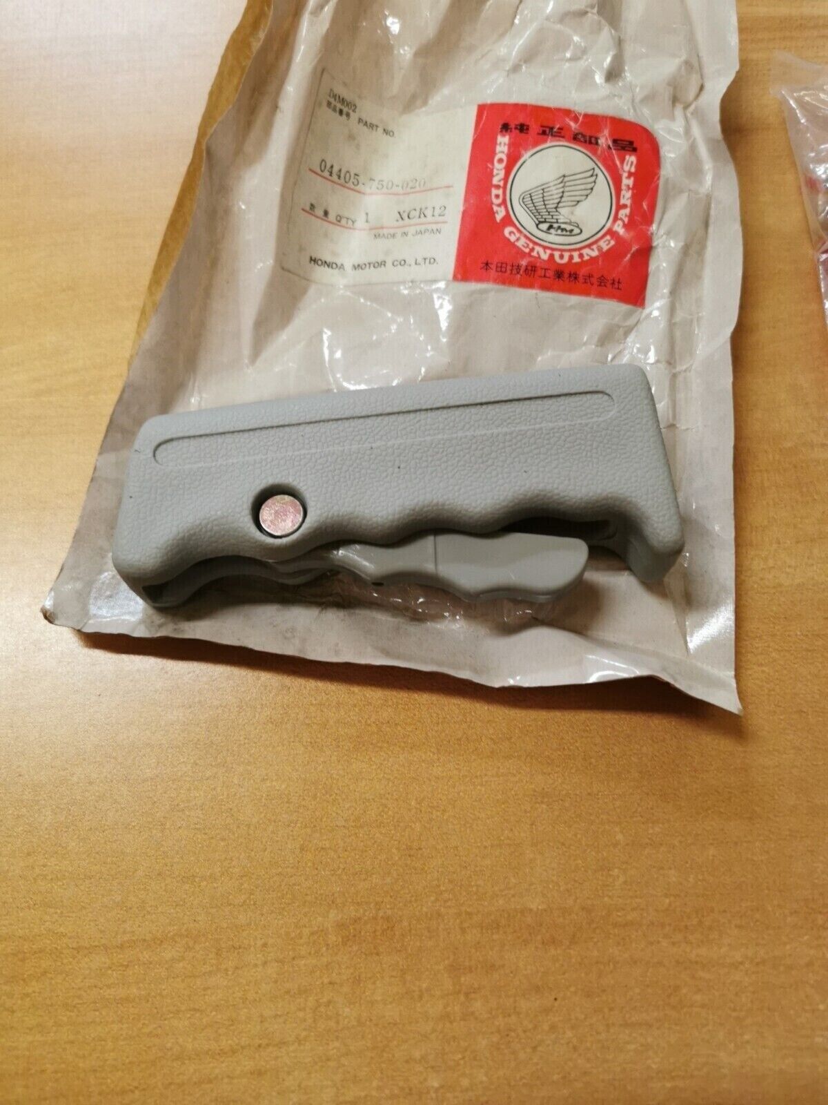 NOS Honda GRIP KIT 04405-750-020 H28