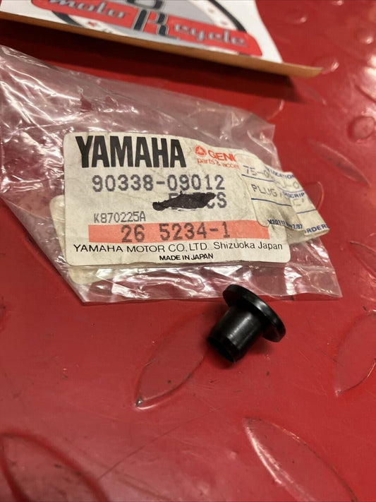 NOS YAMAHA PLUG SPECIAL SHAPE 90338-09012-00 Y62