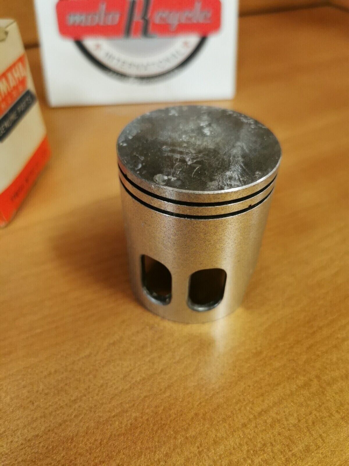 NOS YAMAHA YZ80 1974 - 1976  PISTON STD  492-11631-00-97  Y46