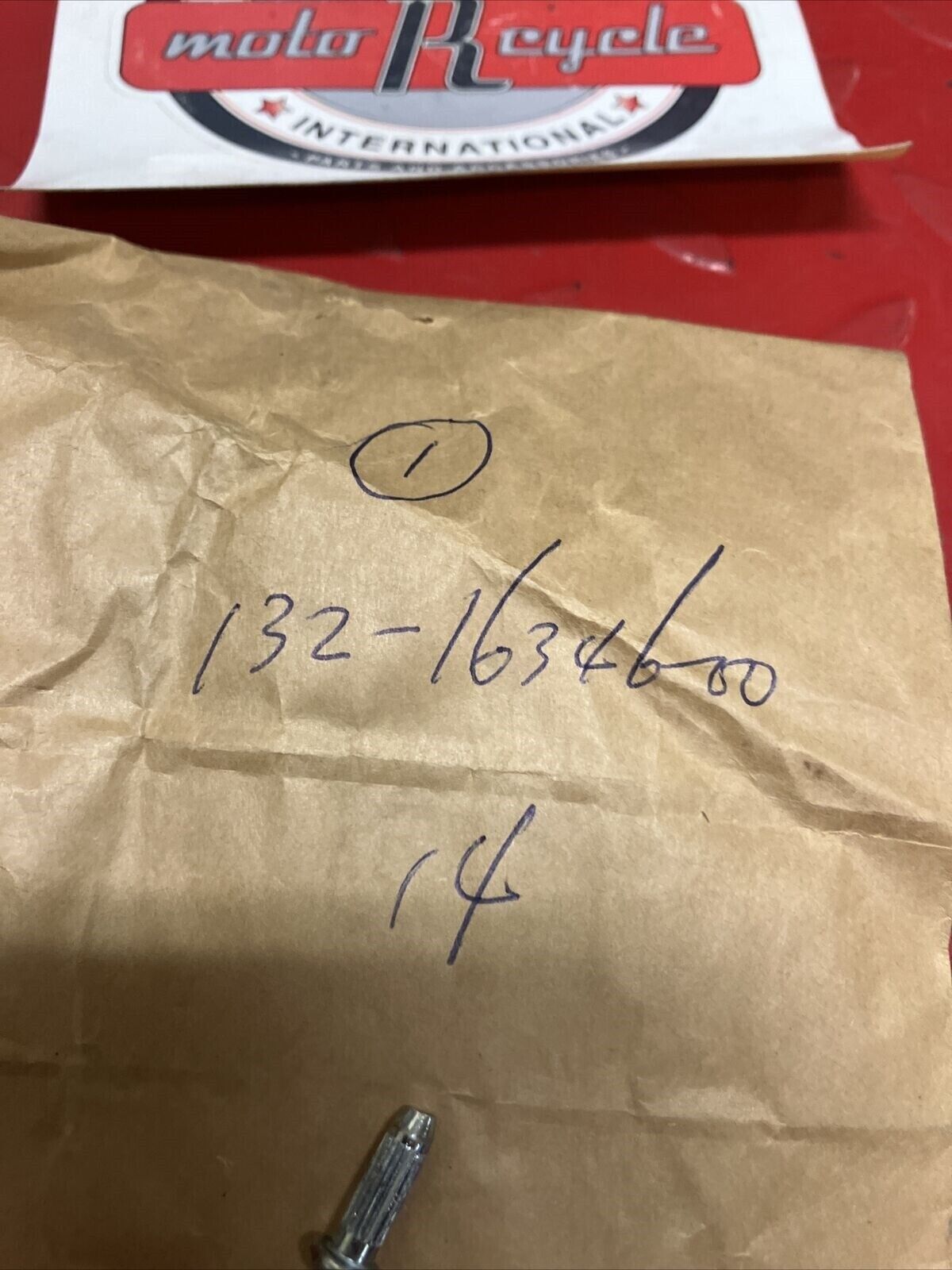 NOS YAMAHA SPRING HOOK 132-16346-00-00 Y62