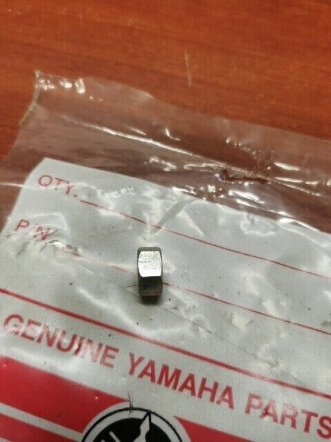 NOS Yamaha HEXAGON NUT 95301-12700-00 SUB 95311-12700-00 95317-12700-00 Y129